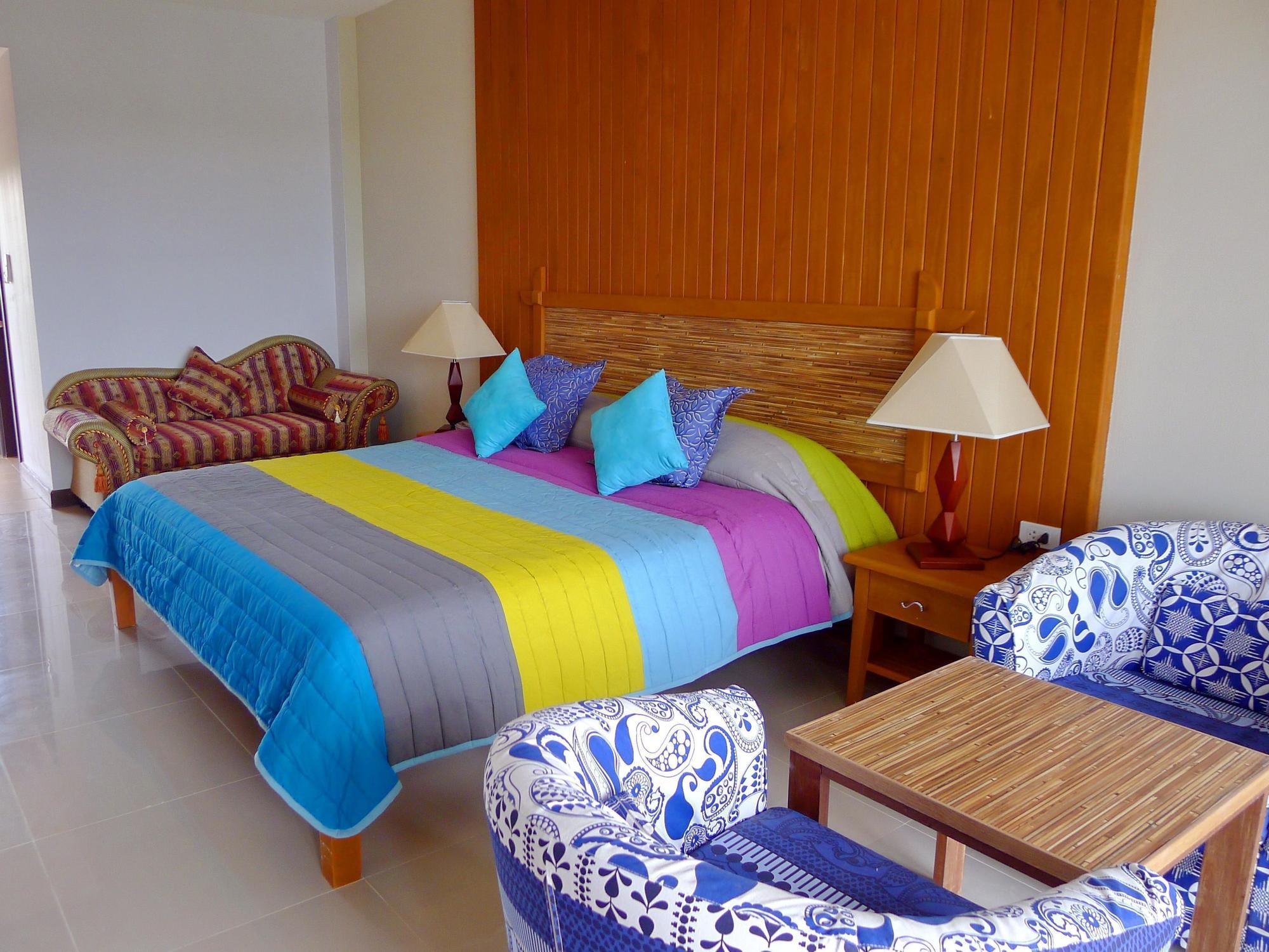 Hotel Pearl Laguna 4*