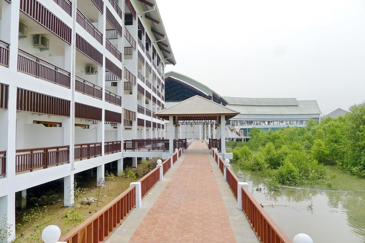 Pearl Laguna Hotel 4*